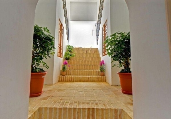 راه پله طبقات اقامتگاه سنتی کریاس اصفهان